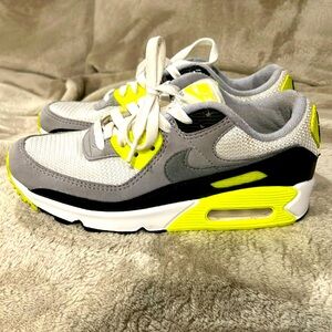 Air max 90 “particle grey volt” size 7